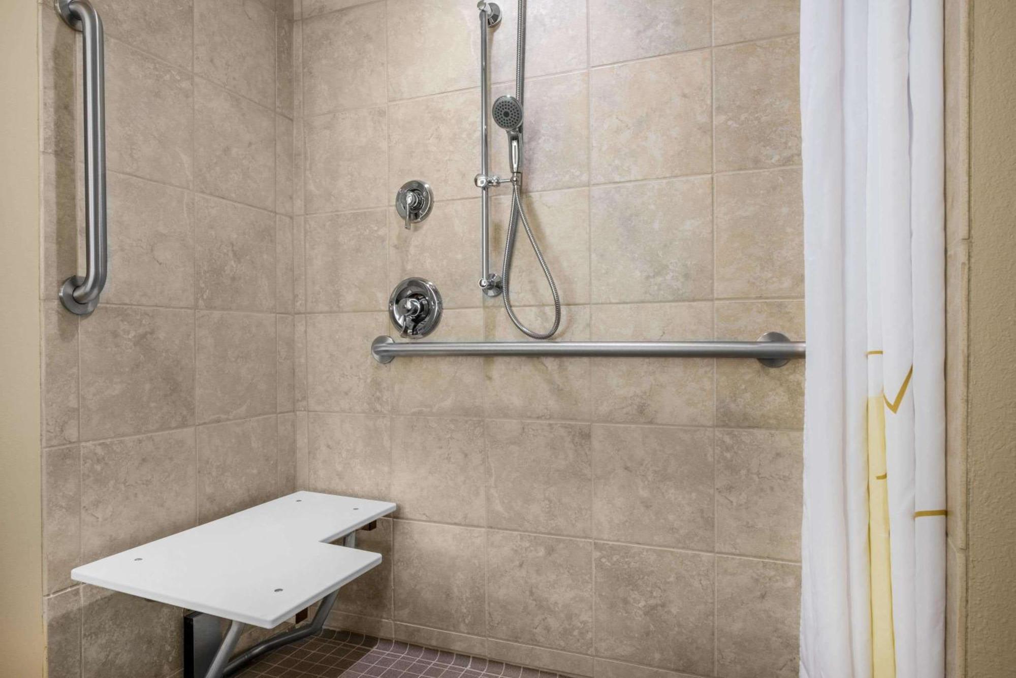Hawthorn Suites By Wyndham Bridgeport Exteriör bild